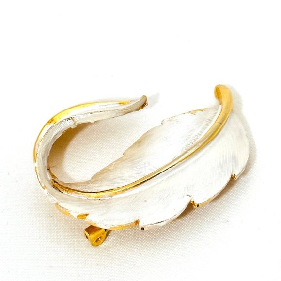 Vintage Silvery-White Brushed Enamel Leaf/Feather Brooch Signed JJ - Picture 3 of 8